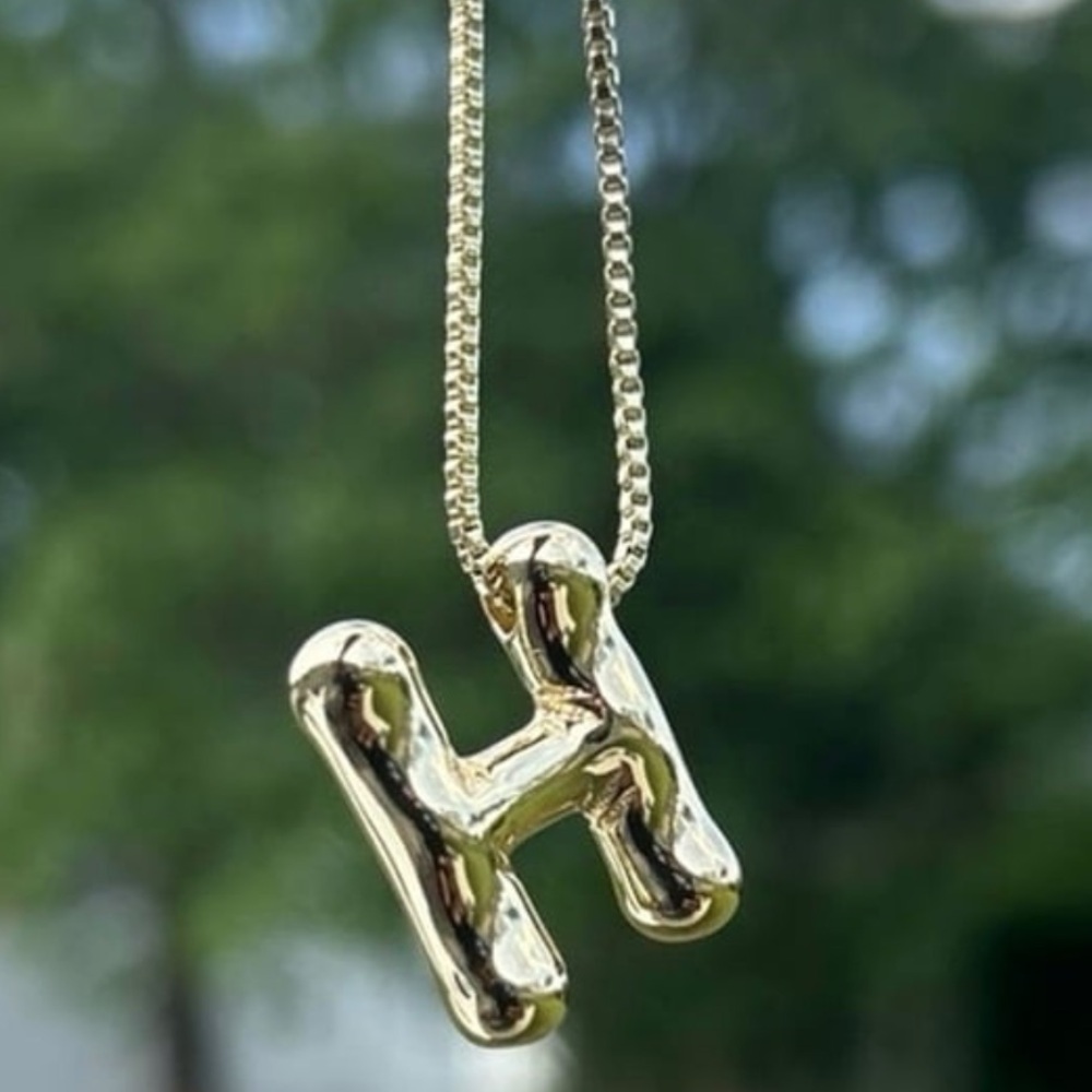 New letter “H” gold necklace - Hypoallergenic Water resistant - Picture 4 of 4